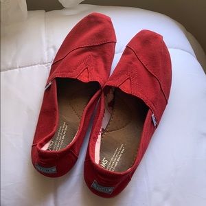 red toms canvas shoes